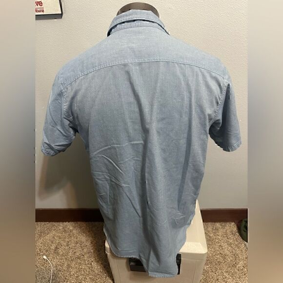 Mountain Hardwear Men’s Large Light Blue Short Sleeve Button Down - Picture 2 of 7